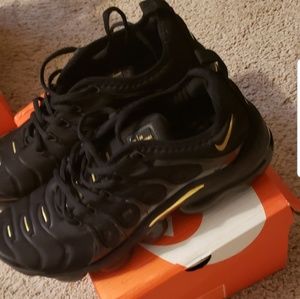 Ladies black and gold airmax